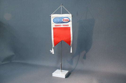 Vintage Esso mainosviiri huoltoasemalta