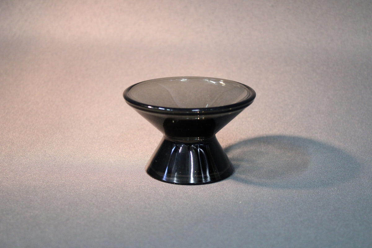 Harmaa Iittala Kartio kynttilänjalka – Kaj Franckin muotoilua