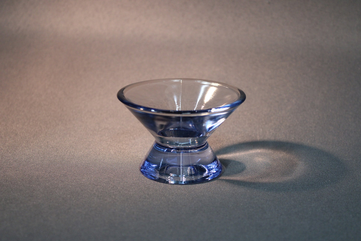 Sininen Iittala Kartio kynttilänjalka – Kaj Franckin muotoilua