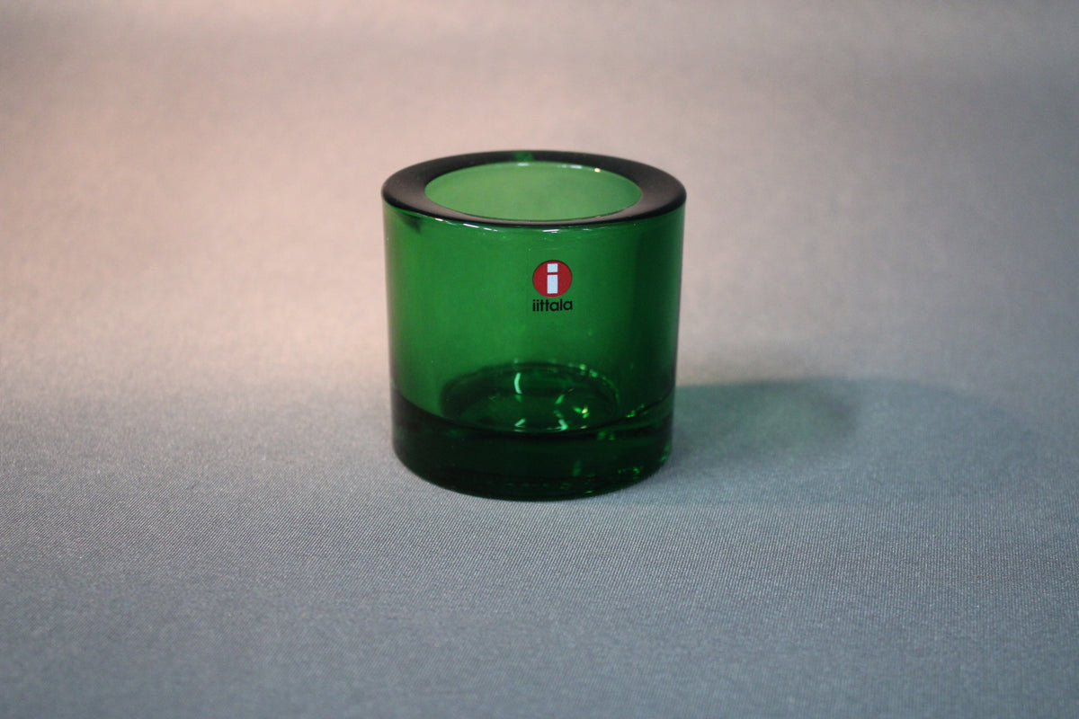 Iittala Kivi -kynttilälyhty, vihreä, lähikuva.