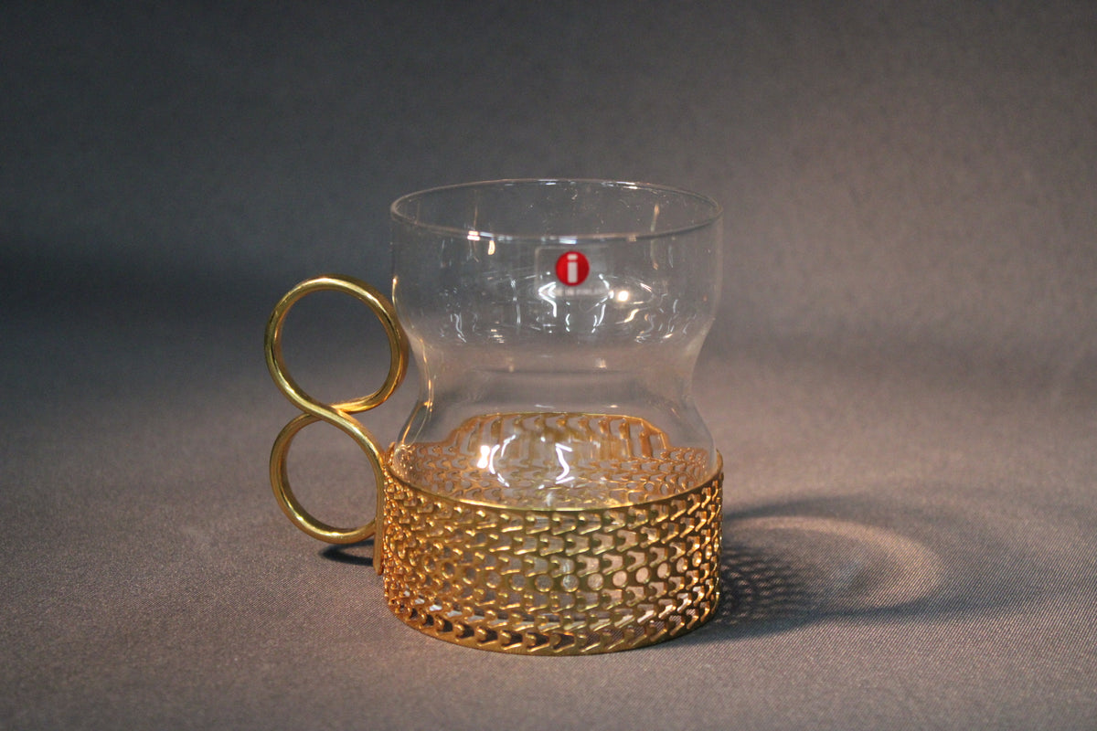 Iittala Tsaikka-lasi kullanvärisellä metallipidikkeellä