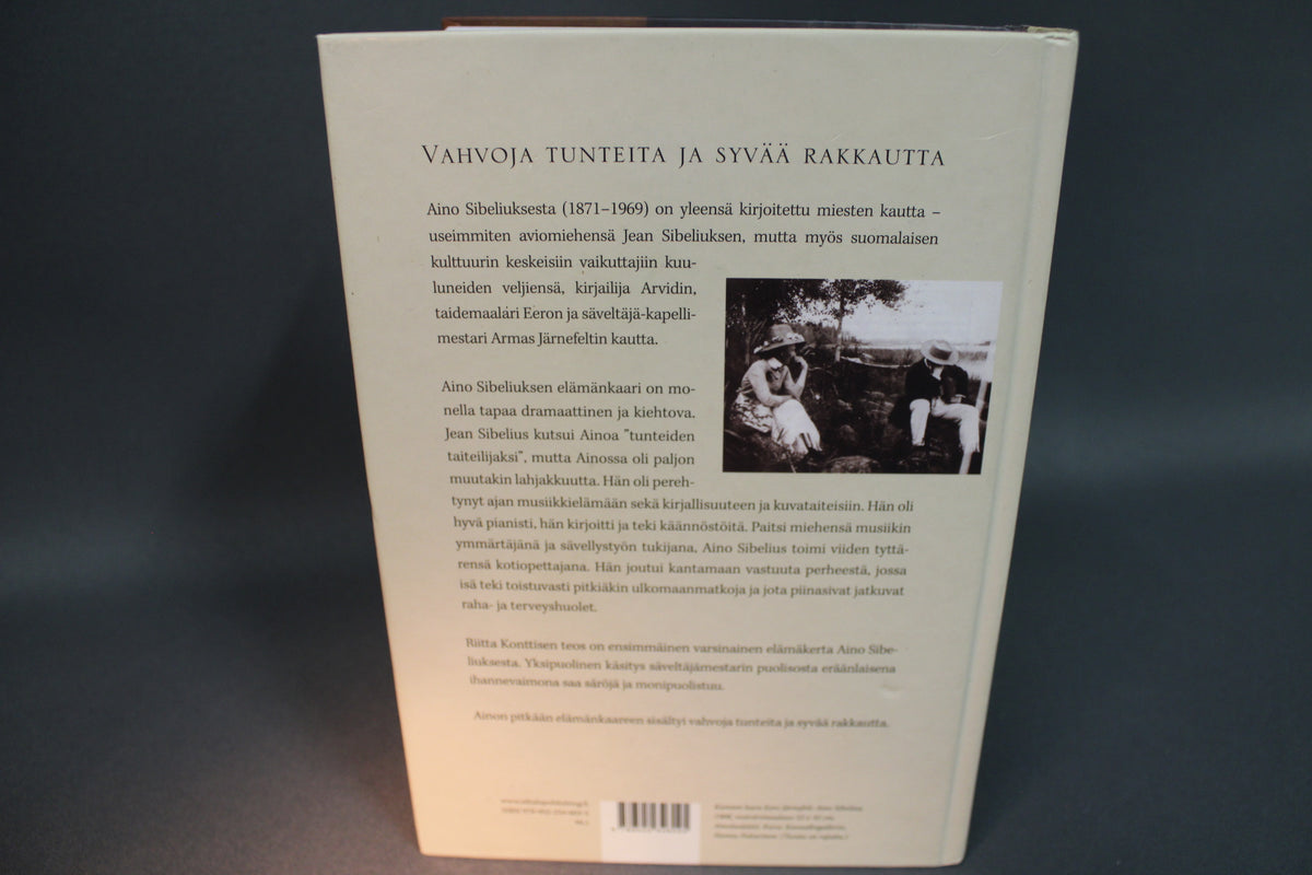 Riitta KonttinenによるAino Sibeliusの伝記本、裏表紙